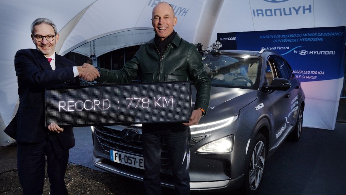 Vodíkový elektromobil zvládne přejet celou ČR bez tankování. Hyundai stanovil rekord